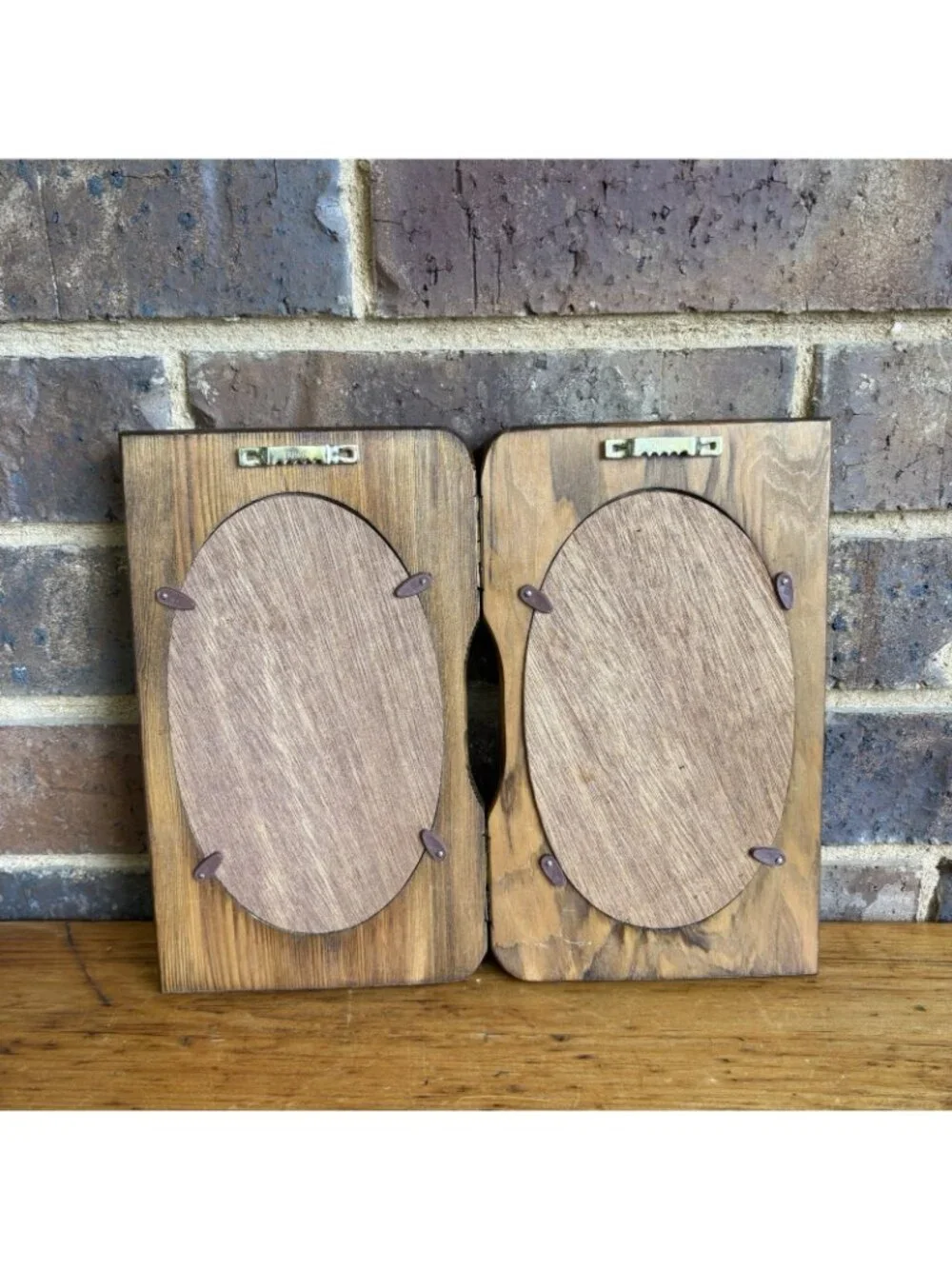 Unbranded vintage oval